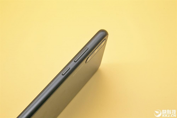 Huawei Enjoy 10e впервые показали на фото