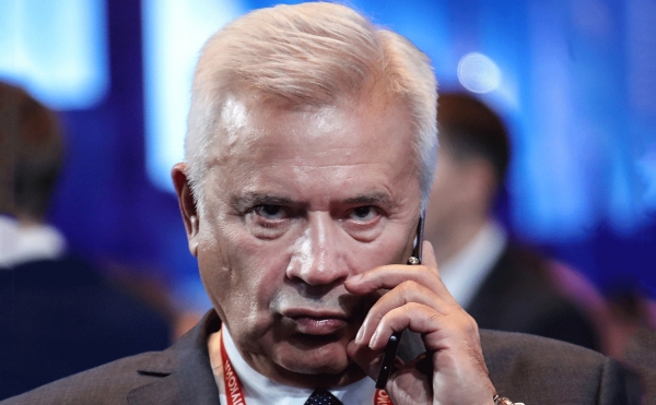 ЛУКОЙЛ сократит расходы на $1,5 млрд после падения цен на нефть :: Бизнес :: РБК