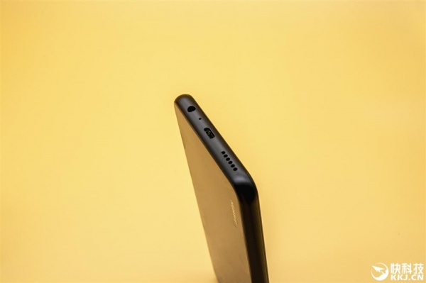 Huawei Enjoy 10e впервые показали на фото