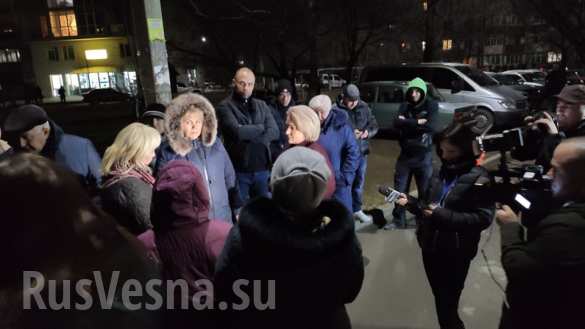 Хроники одичания: На Украине соседи требуют выселения жены заражённого коронавирусом (ФОТО, ВИДЕО)