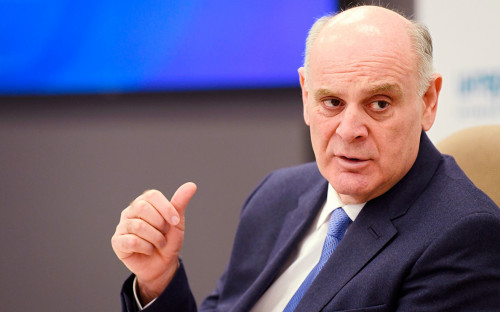 Глава Абхазии назначил премьером бывшего президента республики