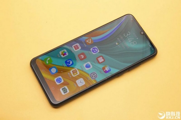 Huawei Enjoy 10e впервые показали на фото