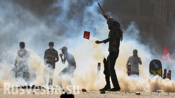 Погромы в Турции: сирийцев выгоняют из домов (ВИДЕО)