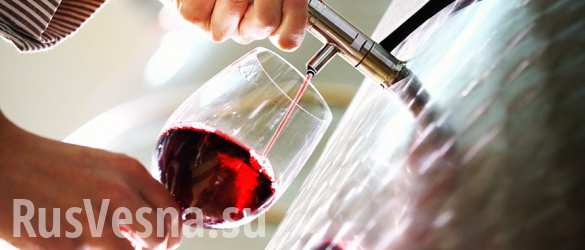 В Италии из водопроводных кранов полилось вино (ВИДЕО) В Италии из водопроводных кранов полилось вино (ВИДЕО)