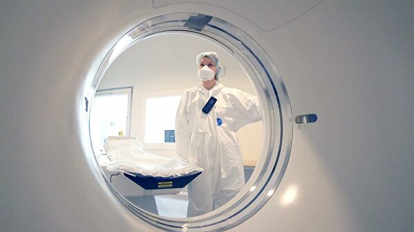 Специалисты в Москве используют "умные очки" в борьбе с CODID-19