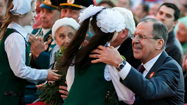 Слуцкий поздравил Лаврова с юбилеем