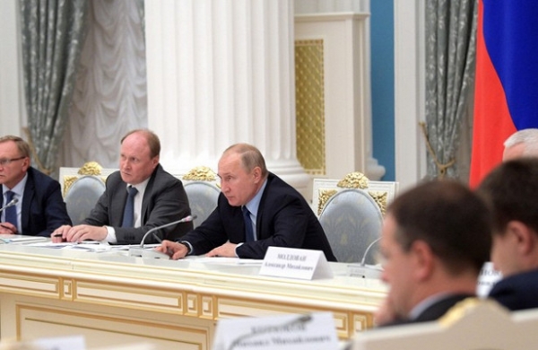 Путин поручил разработать концепцию языковой госполитики