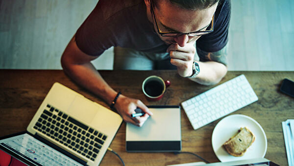 Врачи объяснили, как смартфоны и компьютеры превращают мозг в "свалку"