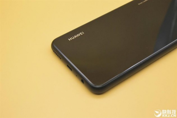 Huawei Enjoy 10e впервые показали на фото