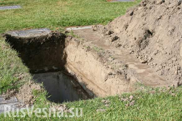 «Готовимся к худшему»: в Днепропетровске выкопали 600 могил «Готовимся к худшему»: в Днепропетровске выкопали 600 могил