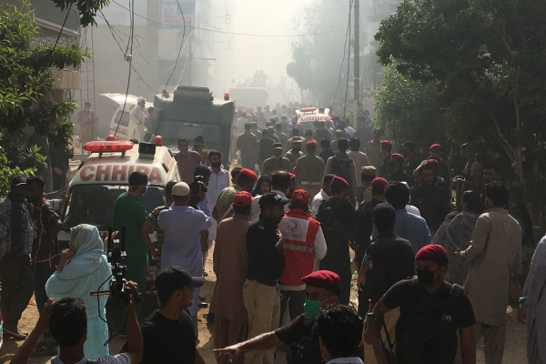 В Пакистане число жертв авиакатастрофы выросло до 80