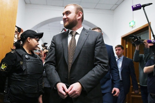Суд отменил решение о продлении ареста Рауфу Арашукову и его отцу Суд отменил решение о продлении ареста Рауфу Арашукову и его отцу