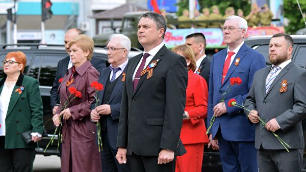 Народная милиция ЛНР провела показ военной техники в День Победы