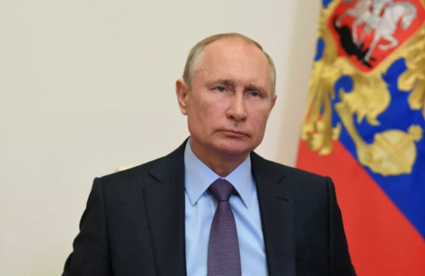 Путин поручил сохранить режим самоизоляции для&nbsp;россиян старше 65&nbsp;лет