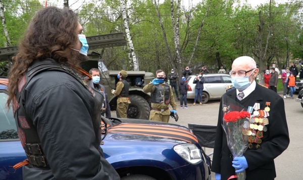 «Ночные волки» организовали уникальное поздравление для штурмовавшего Берлин ветерана (ФОТО, ВИДЕО)