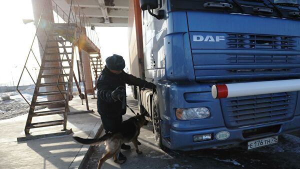 Почти 300 большегрузов скопилось на границе с КНР в Забайкалье