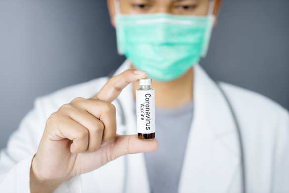 Не стоит торопиться внедрять вакцину от COVID-19, — иммунолог