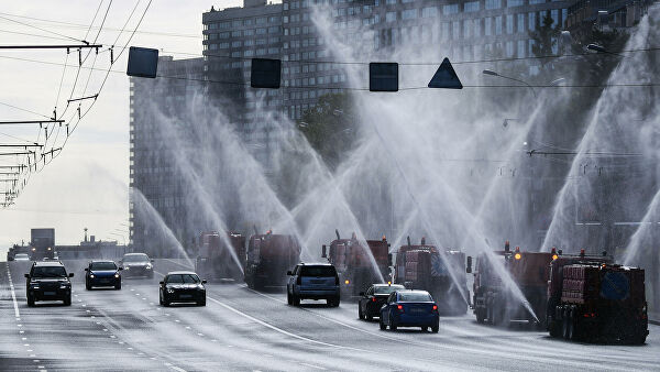 В Москве прошла восьмая масштабная дезинфекция дорог В Москве прошла восьмая масштабная дезинфекция дорог