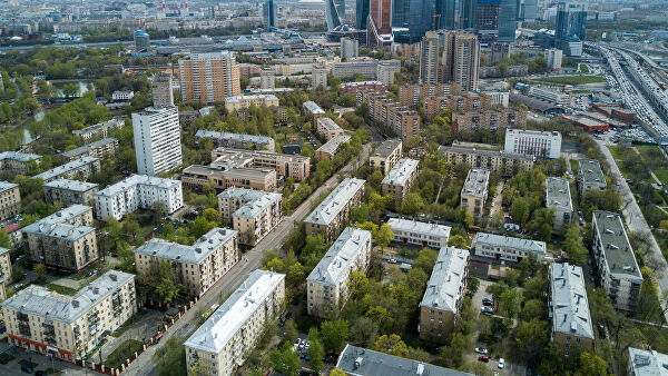 На востоке Москвы в пятиэтажке обрушился лестничный пролет
