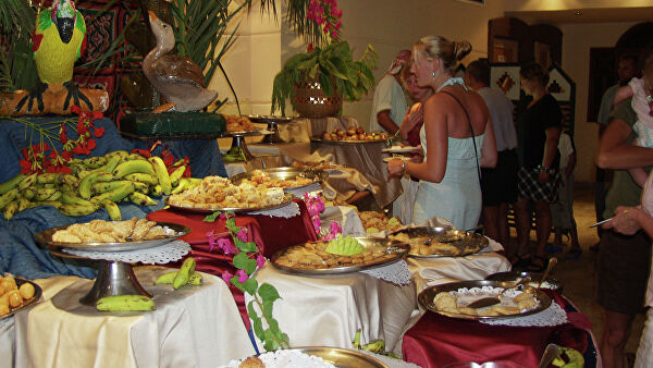 Отдыхать по-новому. В Египте запретили "шведские столы"