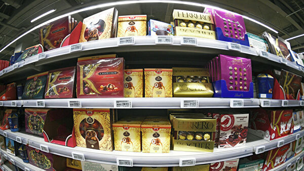 "Рот Фронт" подал в суд на Roshen из-за этикетки конфет "Ромашки" "Рот Фронт" подал в суд на Roshen из-за этикетки конфет "Ромашки"