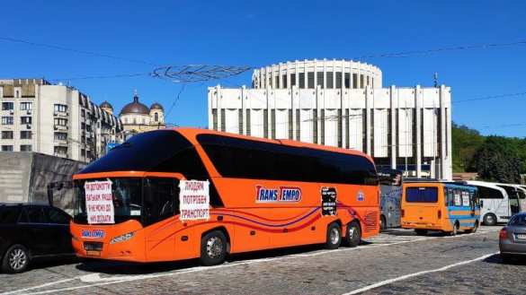 «Нашу работу отдали нелегалам!»: бунт автоперевозчиков в Киеве (ФОТО, ВИДЕО)