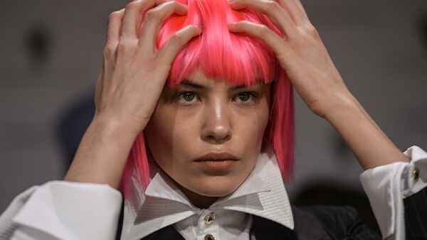 Психолог объяснила эксперименты с внешностью на карантине Психолог объяснила эксперименты с внешностью на карантине