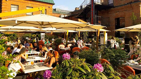 Критик дал совет, как правильно выбрать ресторан этим летом