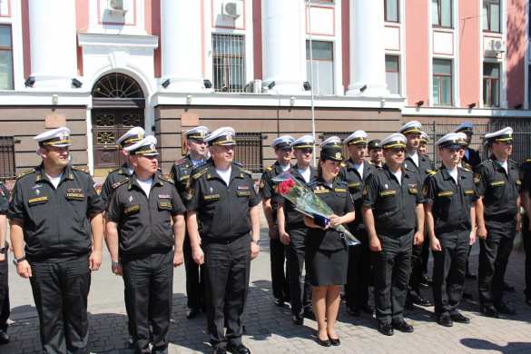 Опубликованы кадры награждения потерявшей туфлю на параде Победы девушки (+ФОТО, ВИДЕО)
