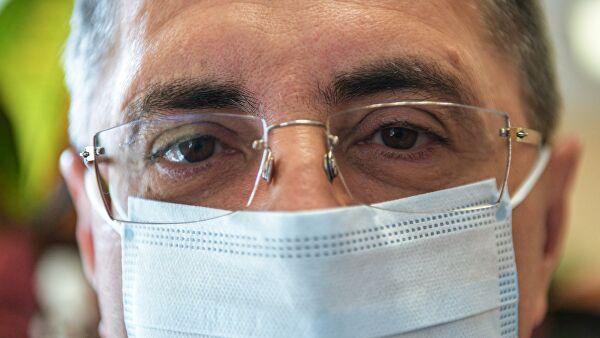 Доктор Мясников объяснил, как распознать опасные родинки Доктор Мясников объяснил, как распознать опасные родинки