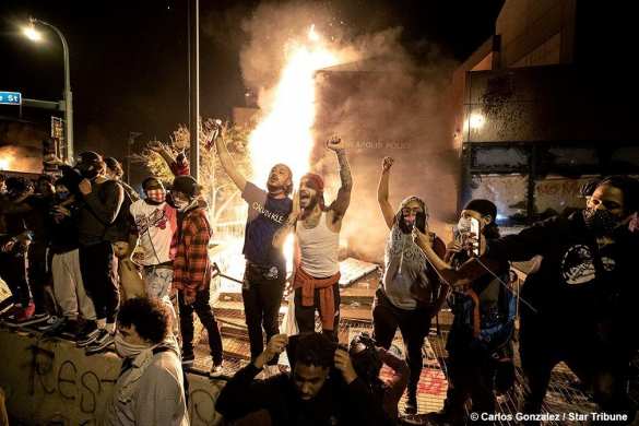 Чернокожие требуют $1 миллиард, изъять его предлагается у полиции