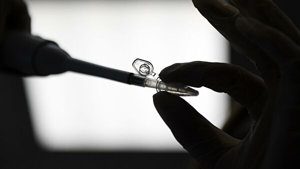 Китай ответил на обвинения США в саботаже разработки вакцины от COVID-19 Китай ответил на обвинения США в саботаже разработки вакцины от COVID-19