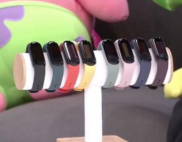 Xiaomi представили новый фитнес-браслет Mi Band 5 Xiaomi представили новый фитнес-браслет Mi Band 5