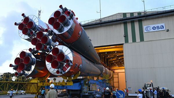 Российские специалисты на космодроме Куру осмотрели "Фрегат" Российские специалисты на космодроме Куру осмотрели "Фрегат"