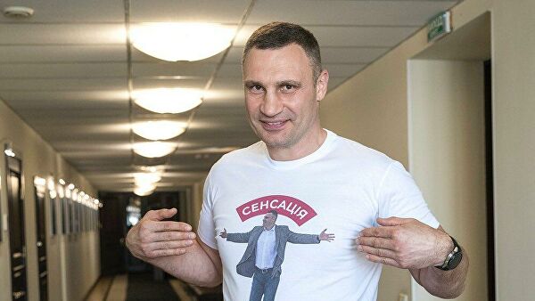 Виталий Кличко потроллил себя за конфуз в прямом эфире Виталий Кличко потроллил себя за конфуз в прямом эфире