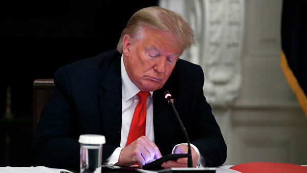 В сенате предложили обязать Трампа раскрыть заграничную собственность В сенате предложили обязать Трампа раскрыть заграничную собственность