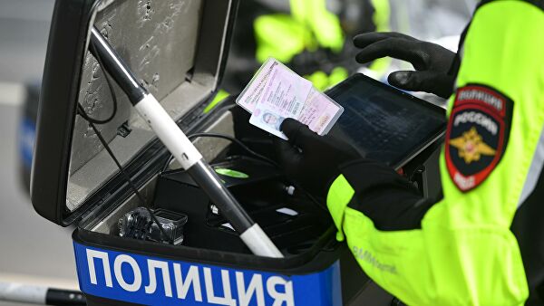 В ГД предложили разрешить предъявлять регистрацию авто в электронном виде