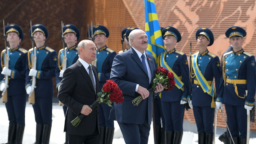 Встреча у памятника: зачем Лукашенко приехал к Путину