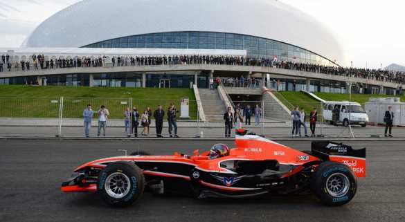 Гонщики «Формулы-1» отказались встать на колени в знак борьбы с расизмом (ВИДЕО) Гонщики «Формулы-1» отказались встать на колени в знак борьбы с расизмом (ВИДЕО)