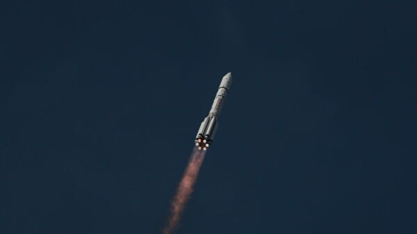 Источник назвал причину переноса старта "Протон-М"