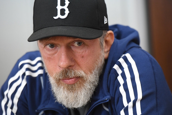 Меняет лица Меняет лица