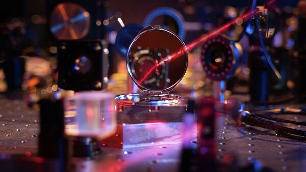 Создано самое тонкое зеркало в мире, не видимое глазом Создано самое тонкое зеркало в мире, не видимое глазом