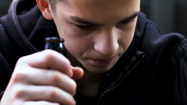 Ученые: ранний брак повышает риск алкоголизма Ученые: ранний брак повышает риск алкоголизма