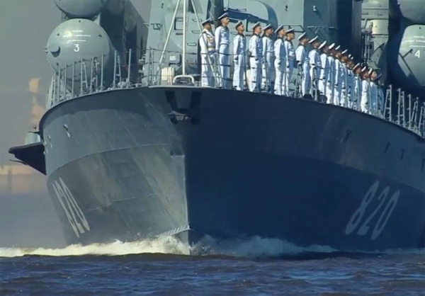 &laquo;Уровень нашего флота постоянно растёт&raquo;: парад в День ВМФ в Санкт-Петербурге