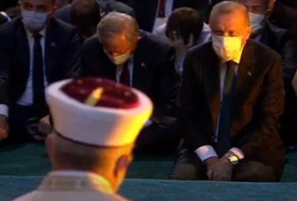 Первый мусульманский намаз в Святой Софии за 86 лет (ВИДЕО)