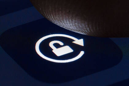 Назван первый признак атаки на смартфон Назван первый признак атаки на смартфон