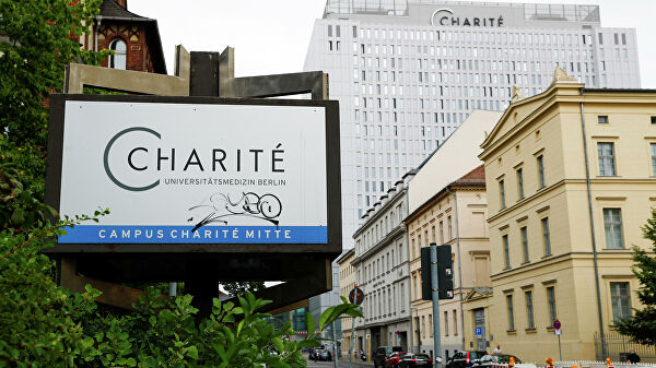 Клиника, где находится Навальный, объяснила запрет на проход журналистов