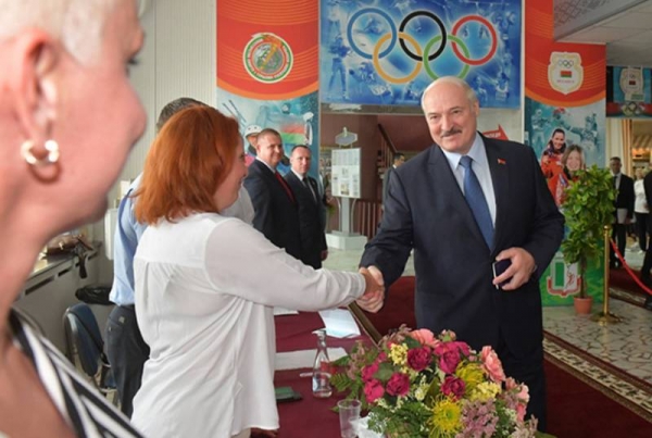 Данные экзитполов: Лукашенко с большим отрывом лидирует на выборах президента Белоруссии