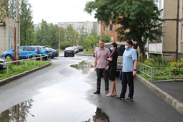 Российские депутаты устроили совещание по&nbsp;поводу лужи