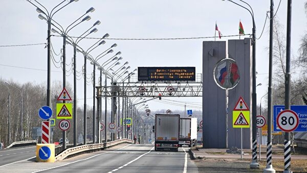 Четверо освобожденных в Минске журналистов пересекли границу с Россией